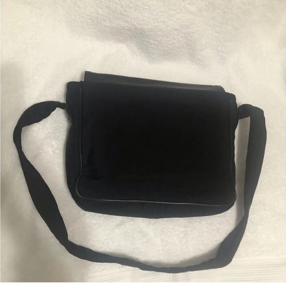 Unisex Messenger Bag Structured Sleek Onyx Vegan Leather Multi-Pocket Satchel